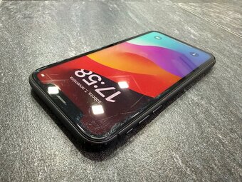 Apple iPhone 11 64GB - 3