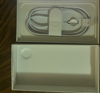 Predám Iphone Apple 16e -128MG -čierny ( ako nový) - 3