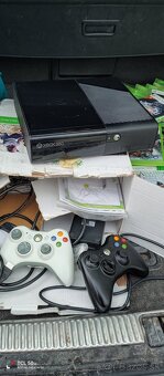 XBox 360slim, 4GB ,2x joystick 🕹️ , 5 hier grátis - 3