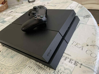 Predám Playstation 4 - 3