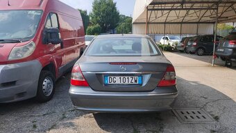 Mercedes Benz E - 3