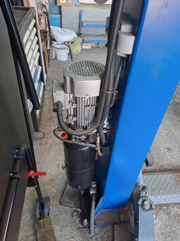 Zdvihak 4000kg - 3