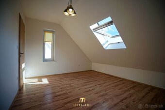 Na predaj 4 izbový podkrovný dom, veľká terasa, garáž, Rajka - 3