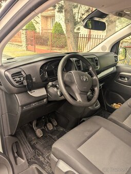 Na prenájom 9-miestna dodávka TOYOTA Proace Shuttle - 3