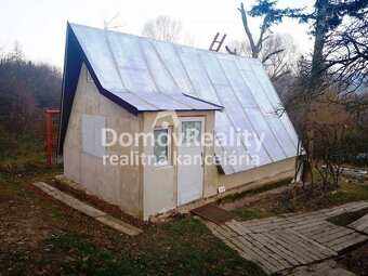 Pekná rekreačná chatka s veľkým pozemkom 655 m2 v Handlovej - 3