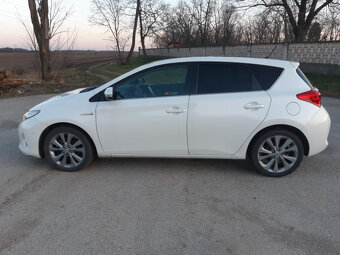 Toyota Auris 1,8 HYBRID - 3