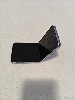 Samsung Galaxy Z Flip 4 - 3