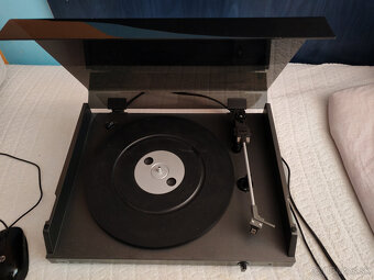 Gramafón TESLA NC470 - 3