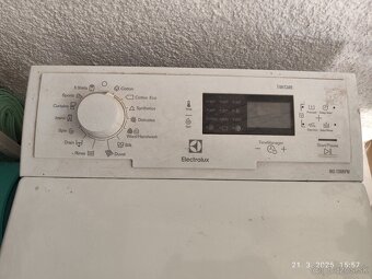 Predám minimálne používanú pračku Electrolux zvrchu - 3