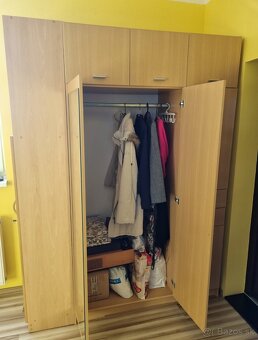 Predám skriňu - veľa úložného priestoru - 3