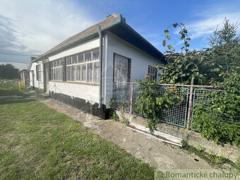 Trojizbový rodinný dom s veľkým pozemkom v Mojmírovciach – - 3