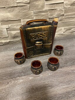 KERAMICKÁ FĽAŠA „BOSS“ + 4 POHÁRIKY - 3