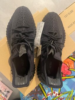 Yeezy 350 v2 Onyx velkosť 42 - 3