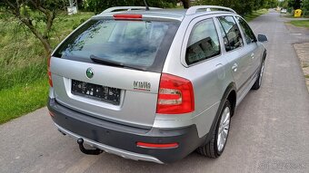 Škoda octavia Scout 2.0 FSI4x4.combi model 2009 dobrom stave - 3