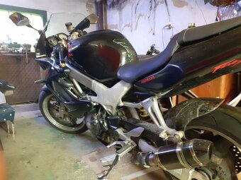 Honda vtr 1000 - 3