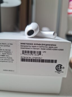 Airpods 4 práve sluchátko + krabica - 3