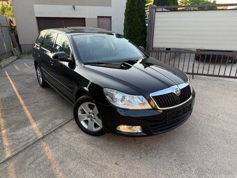 Škoda Octavia Combi 2.0 TDI CR Elegance - 3
