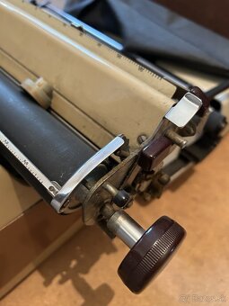 Pisaci stroj Consul, model 1504 - 3