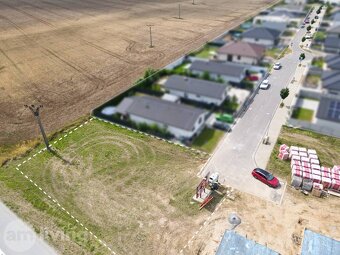 NOVINKA - Stavebný pozemok NA PREDAJ - až 754m² - Klobušice - 3