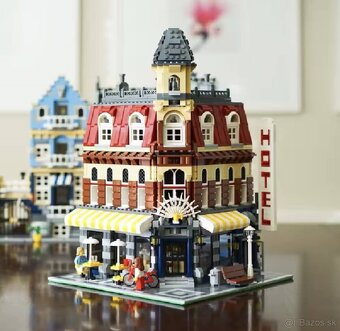 Cafe Corner 10182 - 3