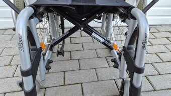 invalidny vozík 37cm pridavne brzdy pre asistenta AL - 3