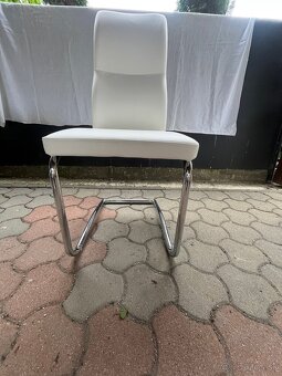 Kuchynský stôl so stoličkami. - 3
