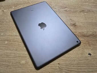Ipad 9 64gb plnefunkcny ma len bezne znamky pouzivania ale z - 3