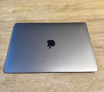 MacBook Air 13” (2020) – i3 / 8GB / 256GB SSD – Space Gray - 3