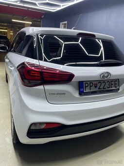 Hyundai i20 Hatchback 61.8kw Manuál - 3