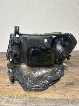 Pravý predný svetlomet Ford Transit 2000-2006 - 3