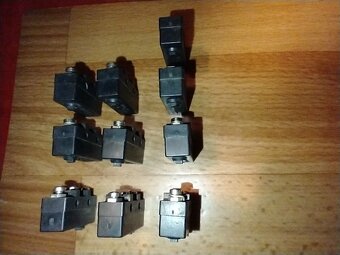 Mikrospínač TH2 B611, 2A 250V - 3