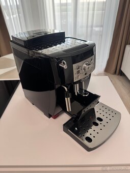 Predám kávovar DeLonghi Magnifica S ECAM 22.112.B - 3