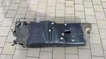 Peugeot Partner palivová nádrž - 3