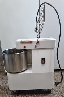 Odstúpim zabehnutú prevádzku pizzerie – kompletne zariadenú - 3