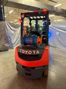 Vysokozdvižný vozík Toyota LPG 25 - 3