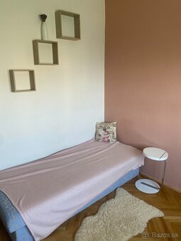 Prenajmem jedno miesto v krásnom byte s výhľadom na hrad - 3