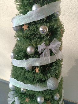 Vianočný stromček s ozdobami - 3