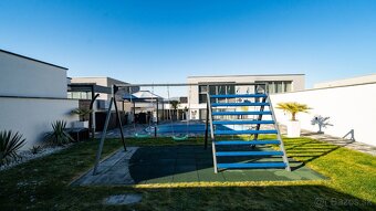 Zabývaná novostavba 2020, pozemok 496 m2,komplet zariadená - 3