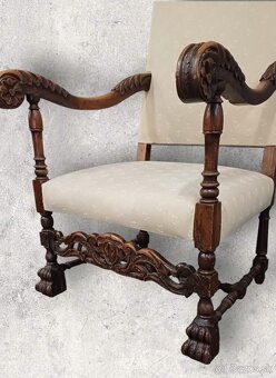 Staroẓ̌itné kreslo - 3