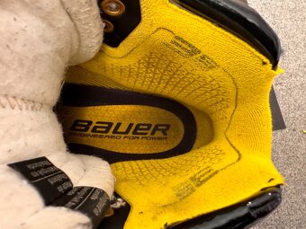 BRANKÁŘSKÉ BRUSLE BAUER SUPREME 3S PRO vel. 42/7EE - 3