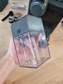 Kavovar Delonghi en560 LATISSIMA, držiak na kapsule,kapsule - 3