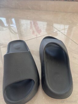 Yeezy slide - 3