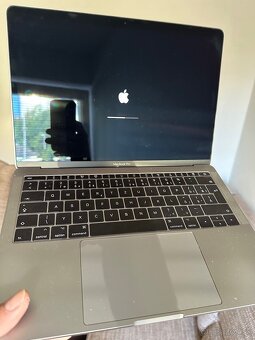 Predám macbook pro 2017 - 3