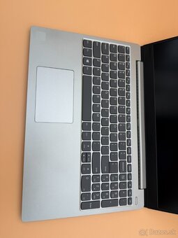 Lenovo IdeaPad 330S 15,6″ i5 / 20GB RAM / SSD+HDD / FHD / US - 3