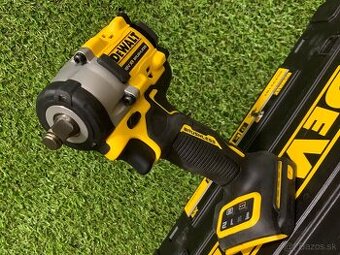 DeWALT DCF921NT Aku rázový uťahovák 1/2" (18V/406Nm/bez aku - 3
