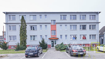 Prenájom kancelárskych priestorov, parkovanie v areáli, Tr - 3