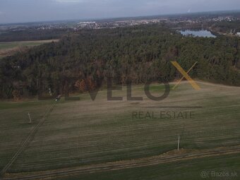 Na predaj rozľahlé stavebné pozemky v obci Láb - 3