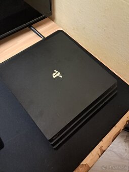 Predám PS4 Pro 1TB s príslušenstvom - 3
