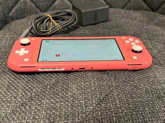 Nintendo switch Lite 32gb coral pink - pekný stav - 3