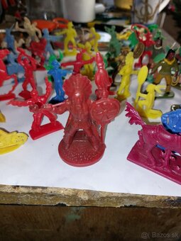 Staré retro figúrky,indiáni,vojaci - 3